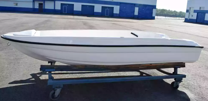 Стеклопластиковая лодка Пингвин (тримаран) в Рубцовске