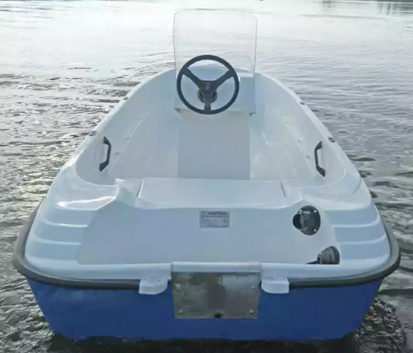 Стеклопластиковая лодка Пингвин с консолью (тримаран) в Рубцовске