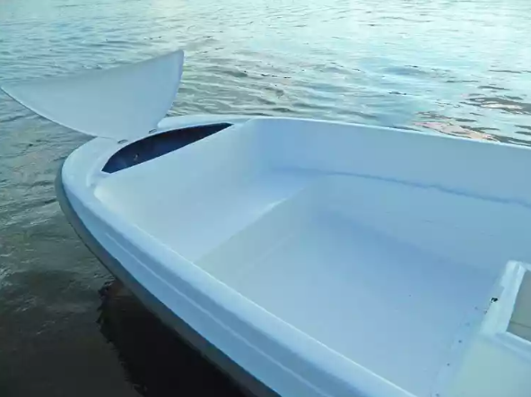 Стеклопластиковая лодка Пингвин с консолью (тримаран) в Рубцовске