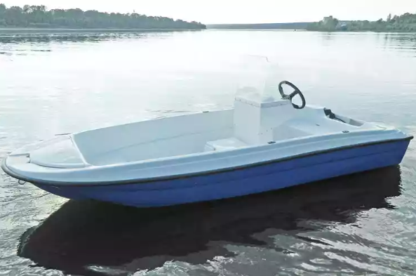 Стеклопластиковая лодка Пингвин с консолью (тримаран) в Рубцовске