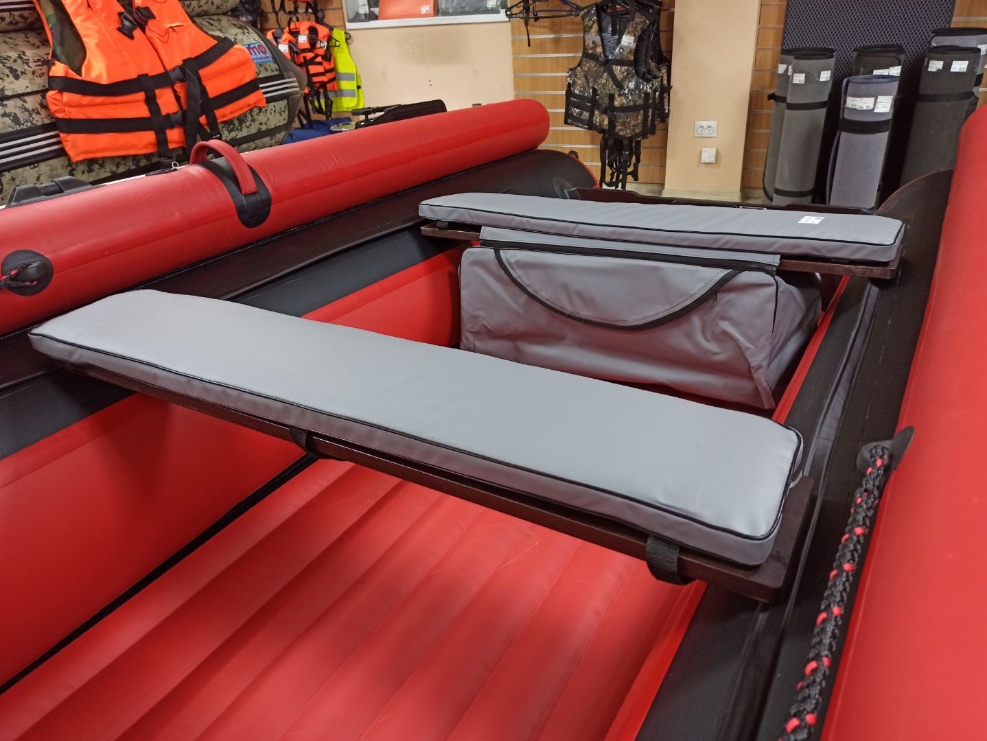 КОМПЛЕКТ МЯГКИХ НАКЛАДОК С СУМКОЙ ДЛЯ ЛОДОК 110Х20 СЕРЫЙ в Рубцовске