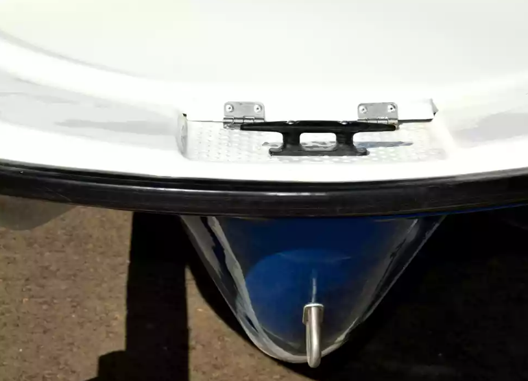 Стеклопластиковая лодка Пингвин с консолью (тримаран) в Рубцовске