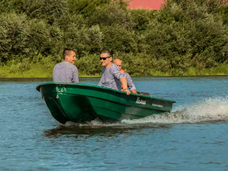 Стеклопластиковая лодка Neman-340 (тримаран) в Рубцовске