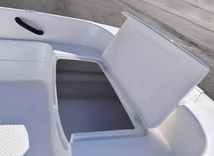 Стеклопластиковая лодка Пингвин (тримаран) в Рубцовске